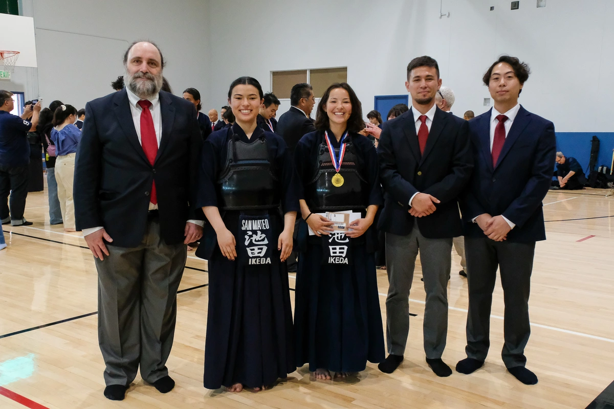 Group picture of San Mateo Kendo Dojo members at the Hashimoto Hai Kendo Tournament