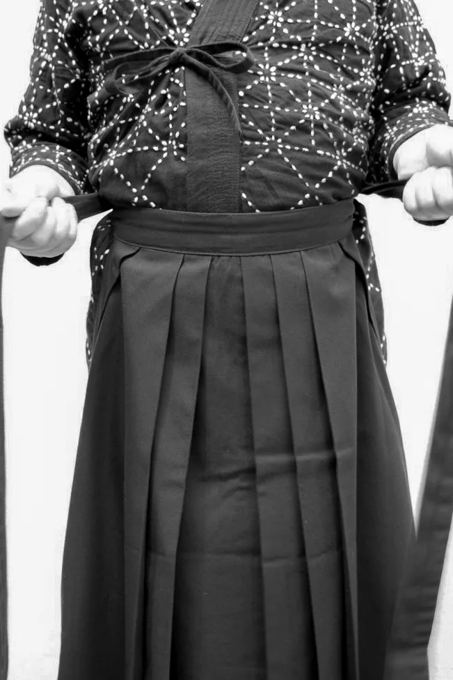 Step 4 of tying the hakama