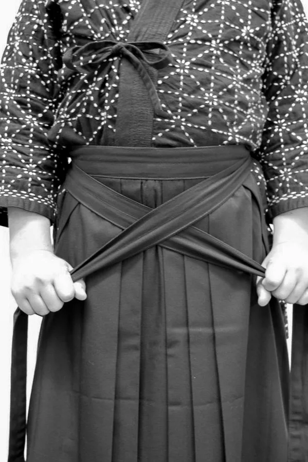 Step 5 of tying the hakama
