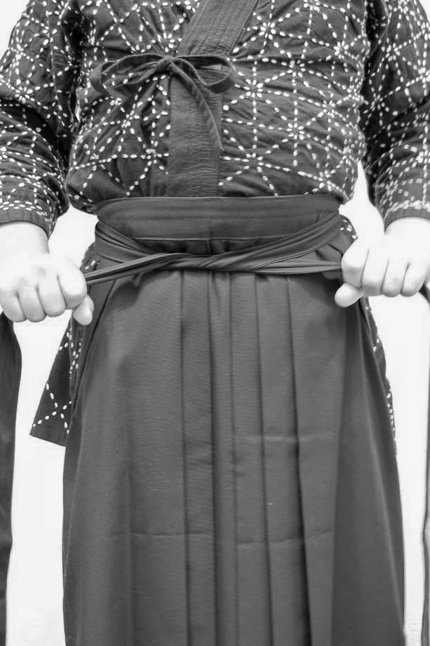 Step 6 of tying the hakama