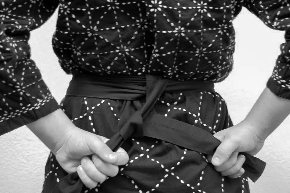Step 9 of tying the hakama