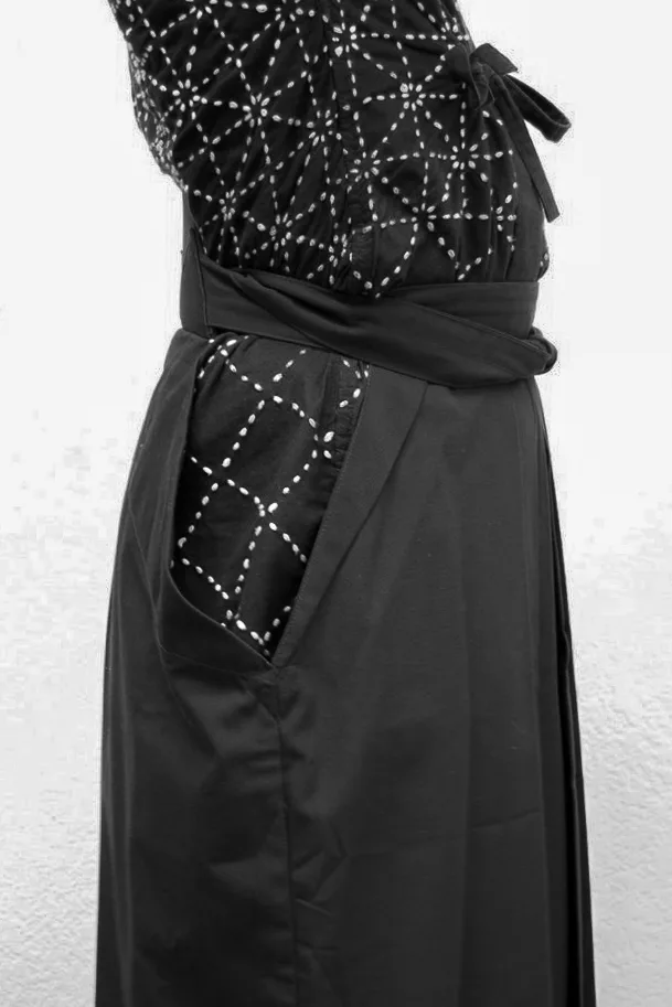 Step 20 of tying the hakama