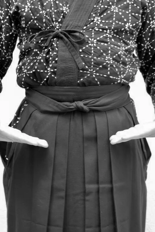 Step 21 of tying the hakama